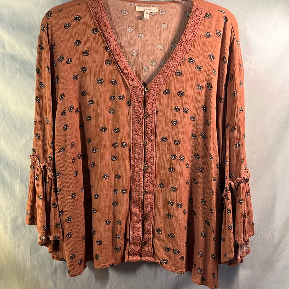 Maurice’s Blouse-Light brown w/ pink undertone